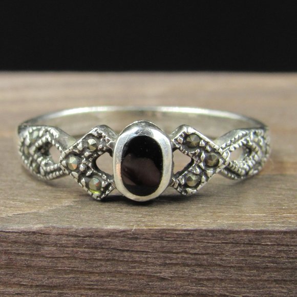 Jewelry - Size 7.75 Sterling Silver Multiple Marcasite Gems Band Ring Vintage